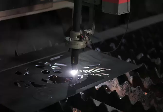 Hur laserskärande plåtdelar revolutionerar industriell tillverkning
